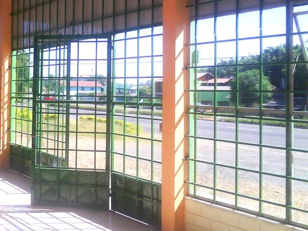 Grades de fechamento de loja