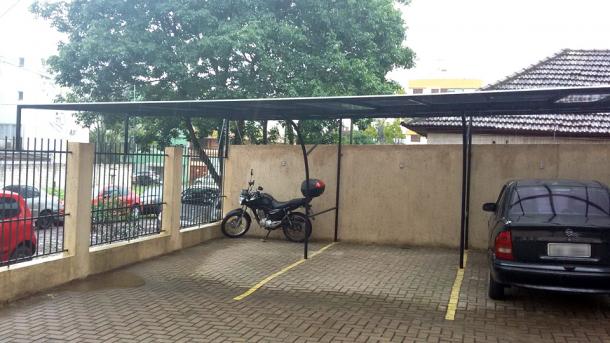 Estacionamento de policarbonato