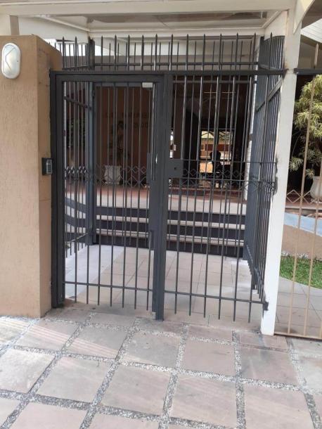 Grade para espera de visitante em condomínio